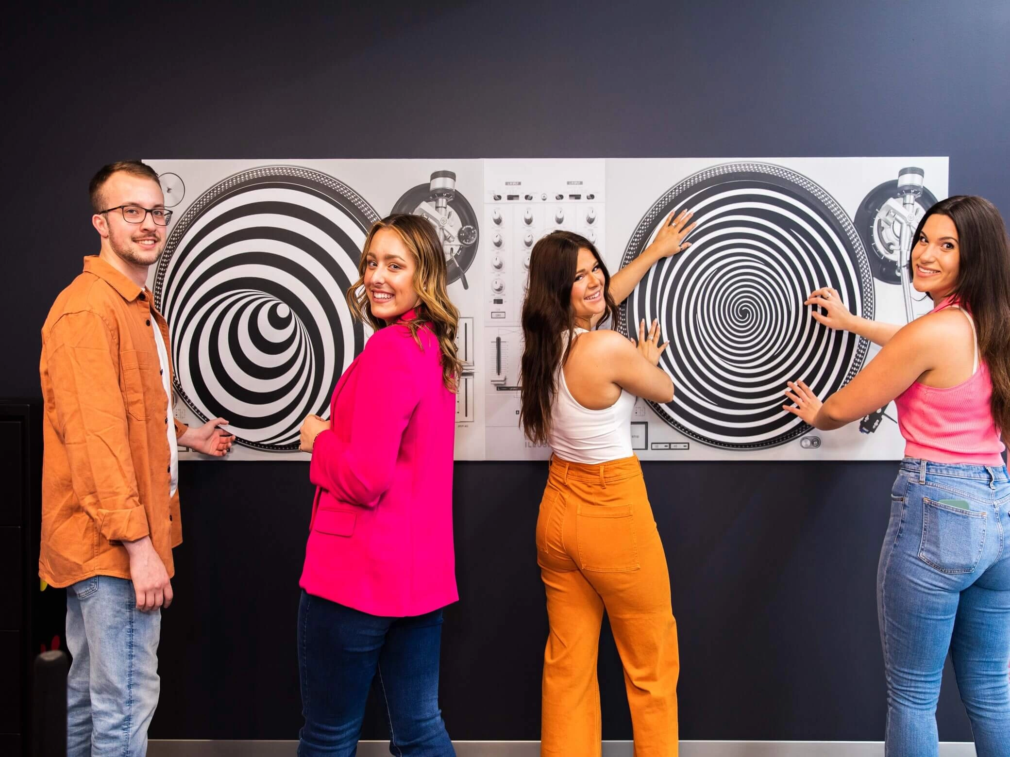 image media center abc7 chicago philadelphia usa museum of illusions opens in philadelphia
